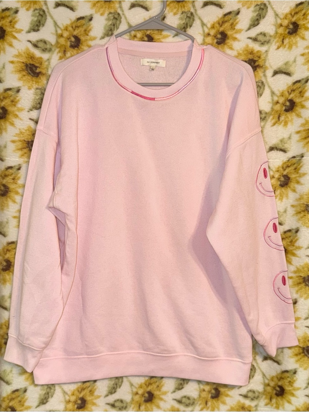 no comment size large pink smiley face sweatshirt